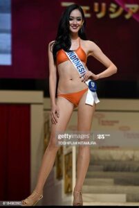 Miss Indonesia Felicia Hwang poses in her swimwear during a rehearsal for the Miss International beauty pageant final in Tokyo on October 27, 2016. / AFP / TOSHIFUMI KITAMURA (Photo credit should read TOSHIFUMI KITAMURA/AFP via Getty Images)
